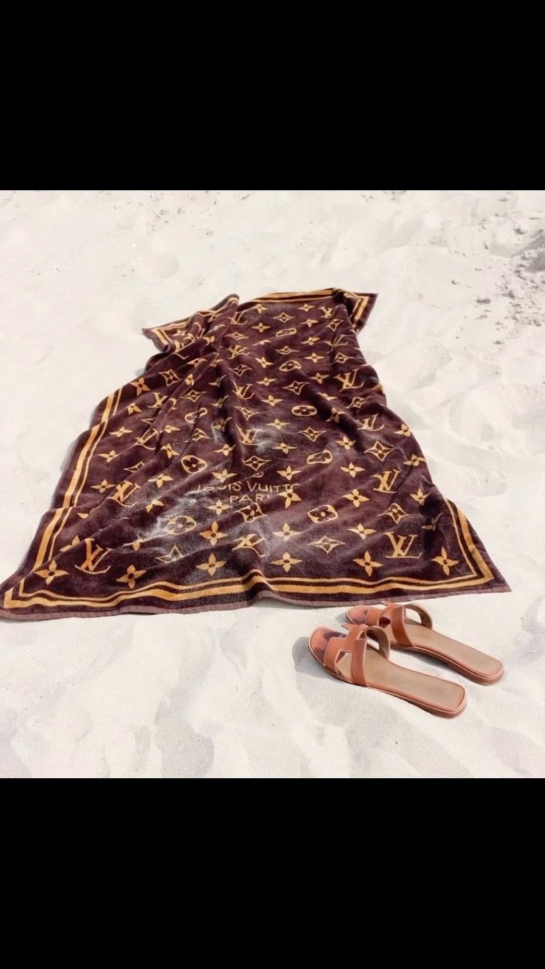 Post 9 by Samantha Luxe on Instagram (video)