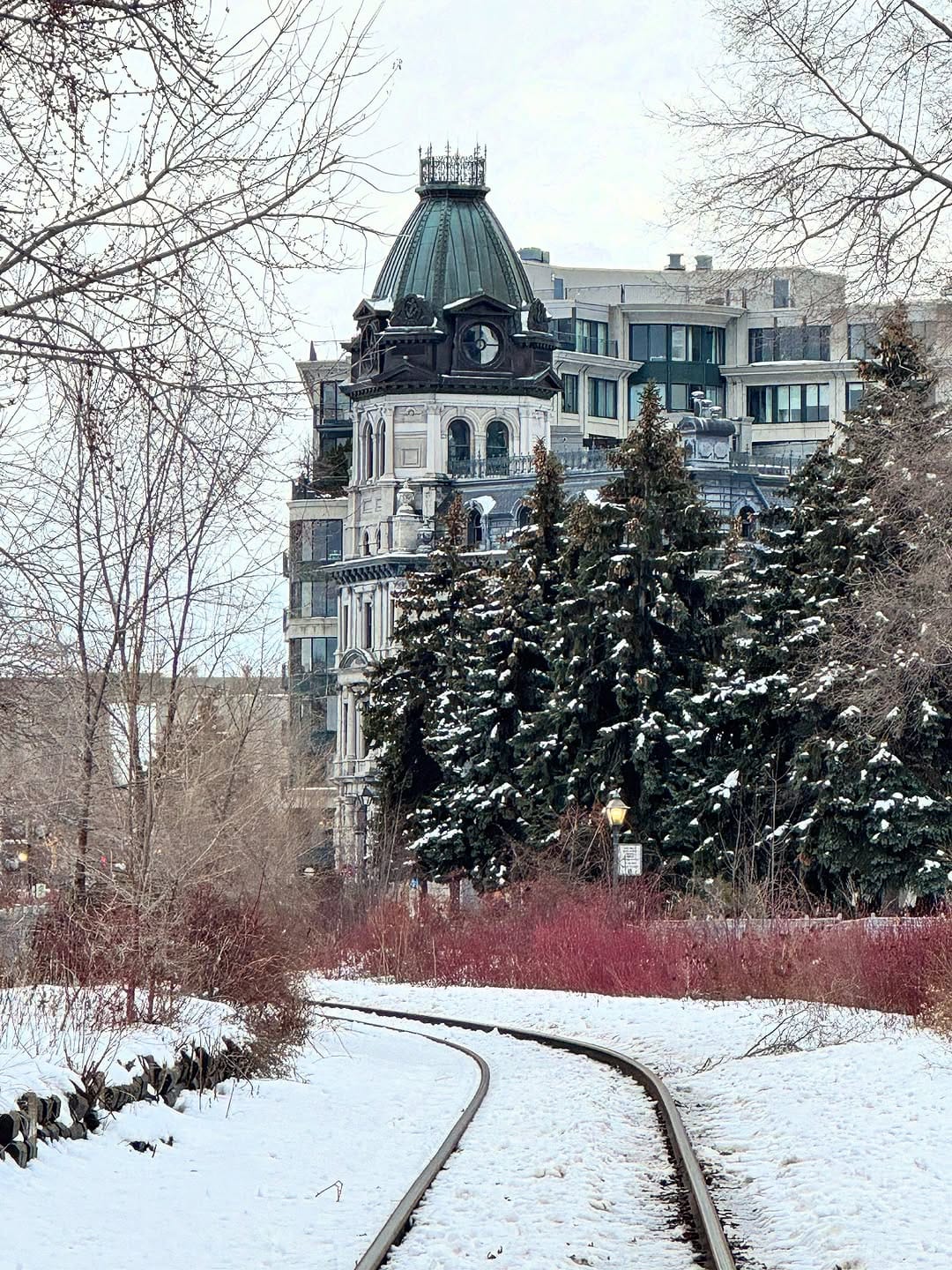 Post 4 by Mélanie 🌿 Mes partages de Montréal et ailleurs on Instagram (carousel)