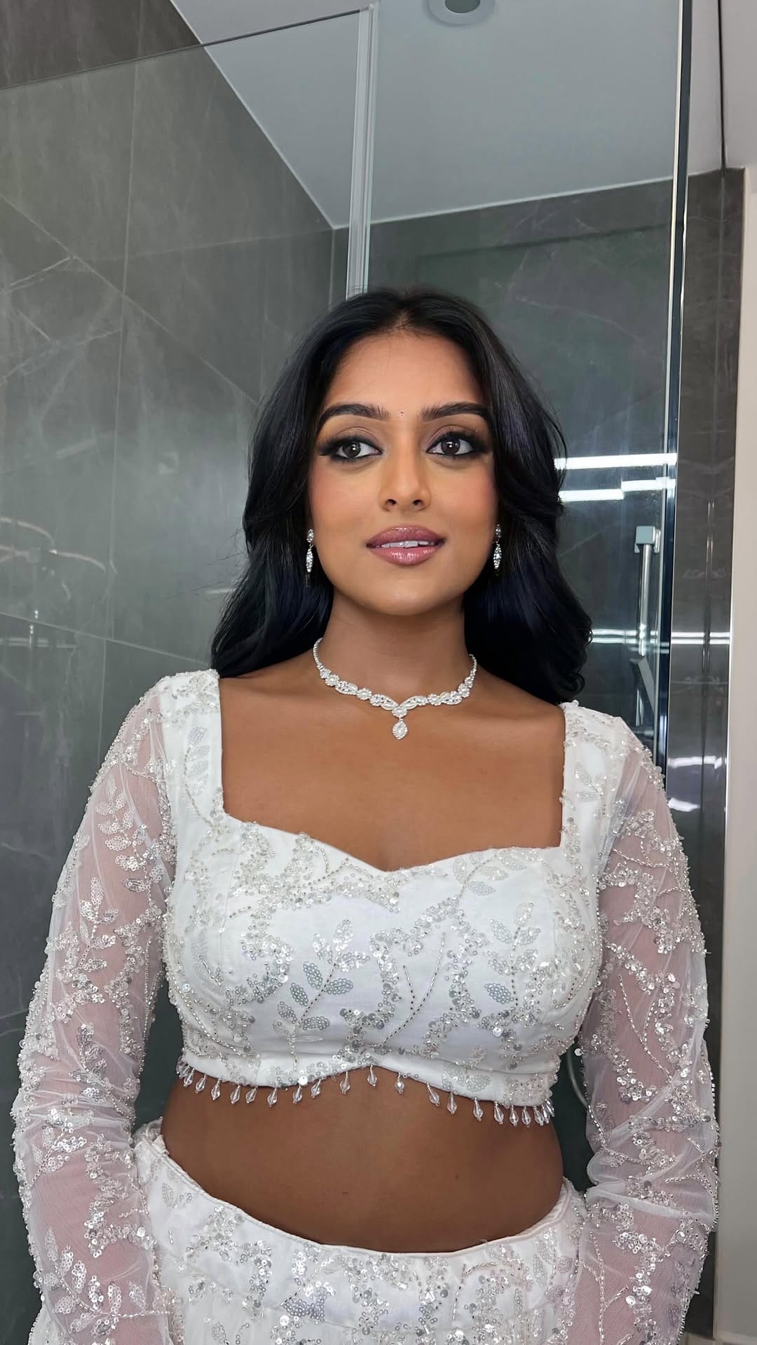 Post 7 by Zuhra Arif - Luxe Makeup and Hair Studio on Instagram (video)