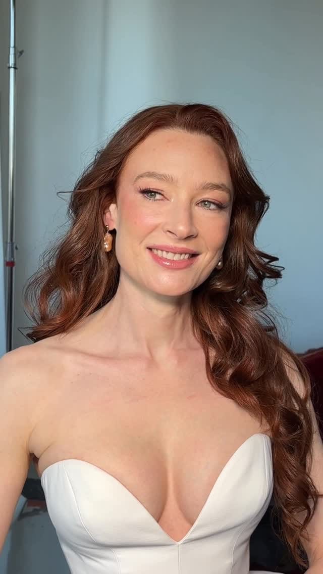 Post 4 by Vancouver Hair & Makeup Artist on Instagram (video)
