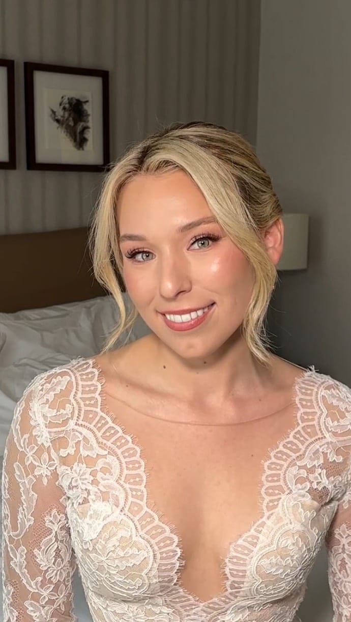 Post 7 by Vancouver Hair & Makeup Artist on Instagram (video)