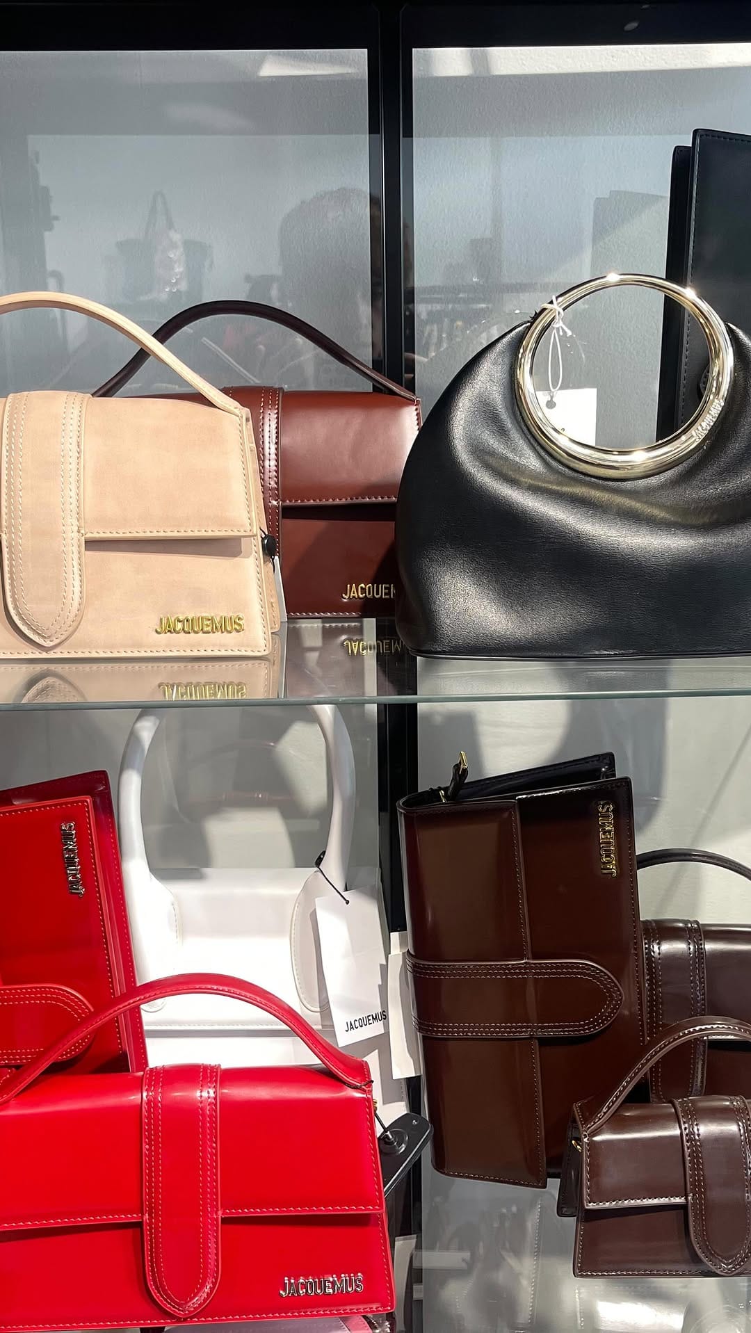Post 7 by CARTE BLANCHE SHOP on Instagram (video)