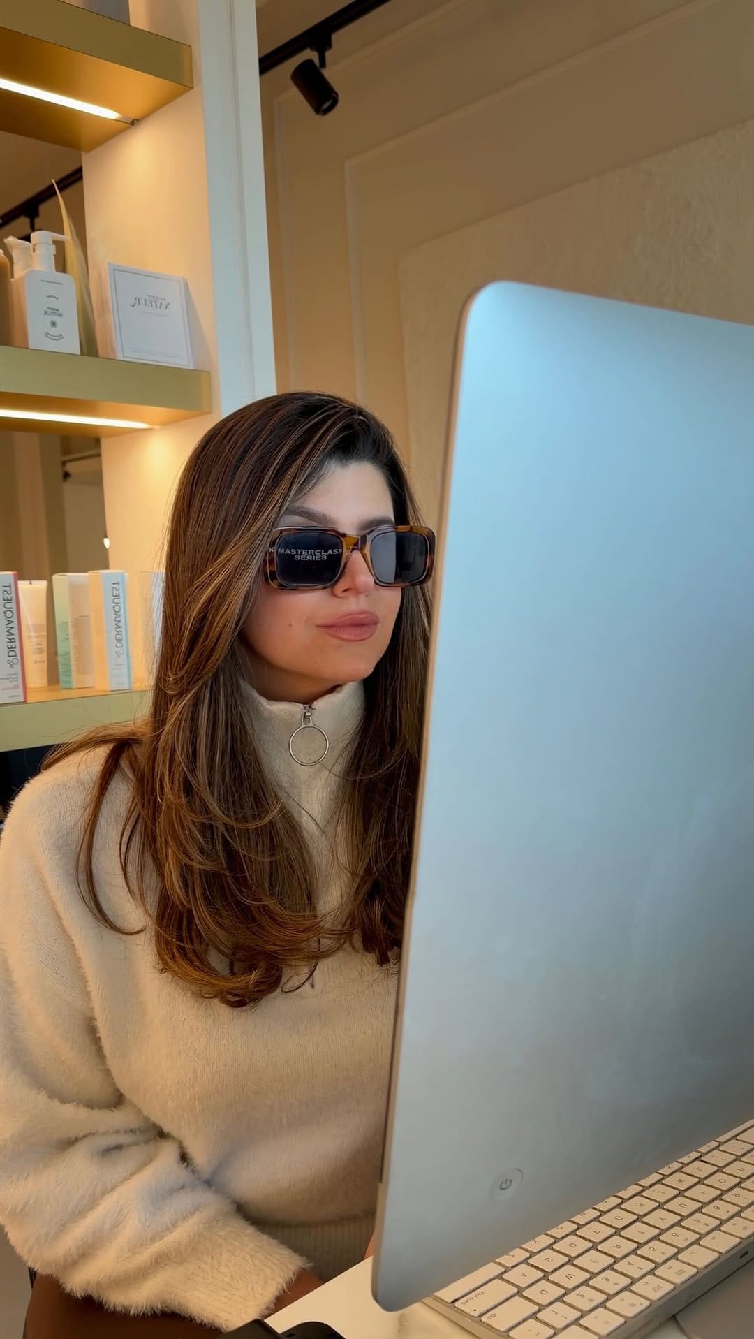 Post 8 by J E N   E V O Y on Instagram (video)