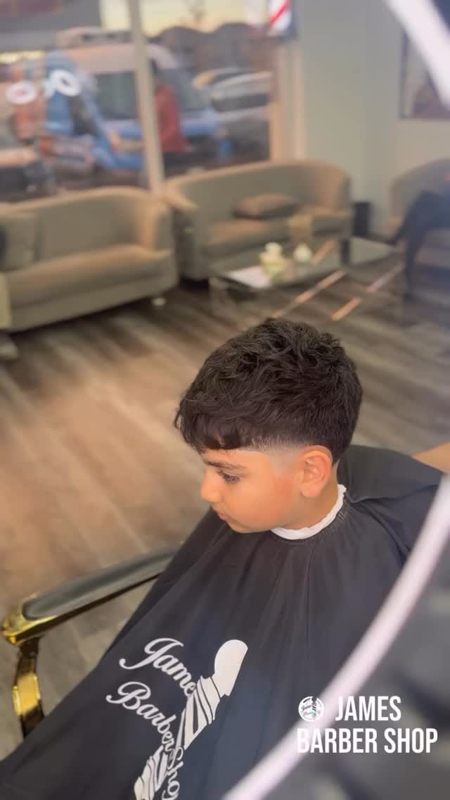 Post 2 by James Mosa Barber💈 on Instagram (video)