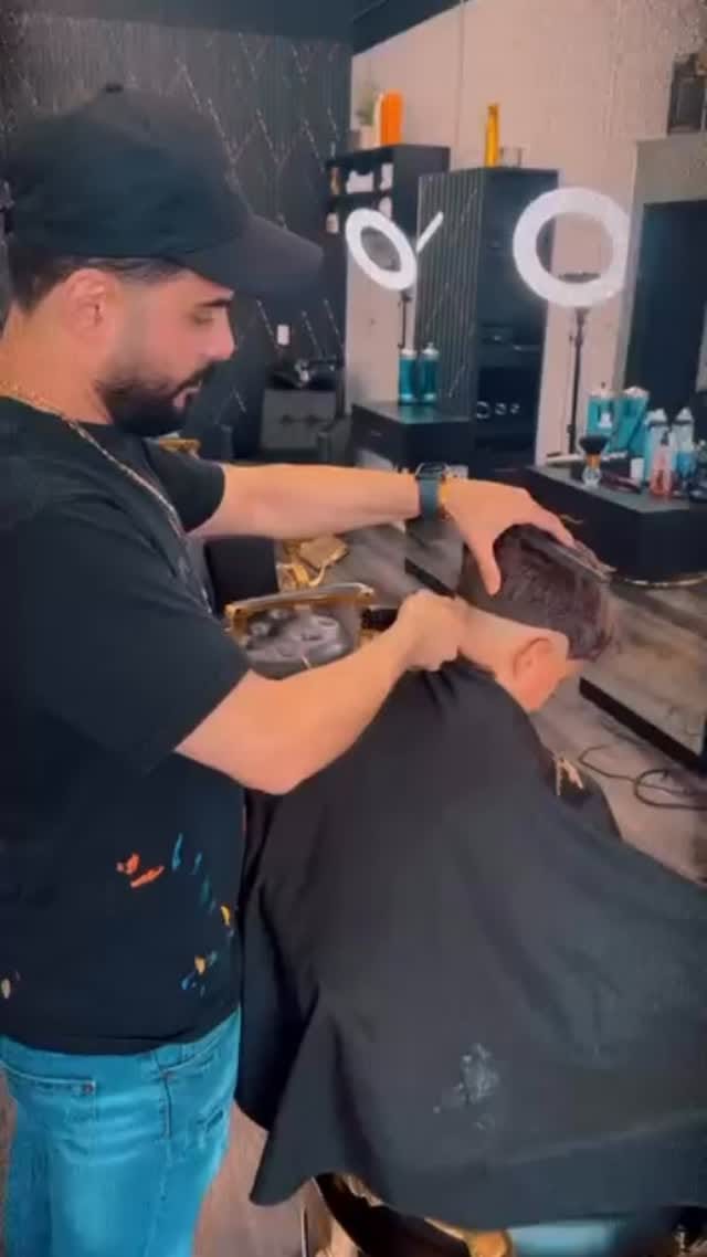 Post 5 by James Mosa Barber💈 on Instagram (video)