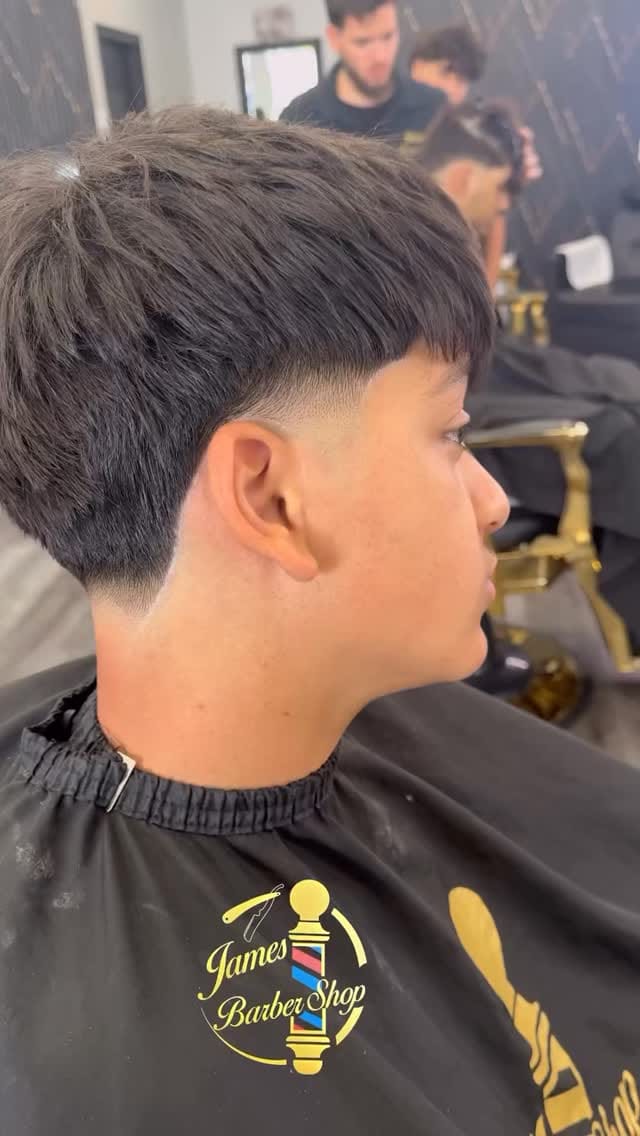 Post 6 by James Mosa Barber💈 on Instagram (video)
