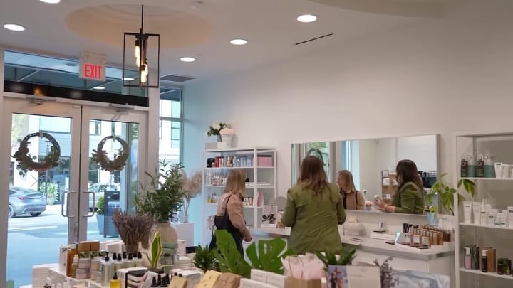 Post 9 by The Green Kiss 🇨🇦 on Instagram (video)