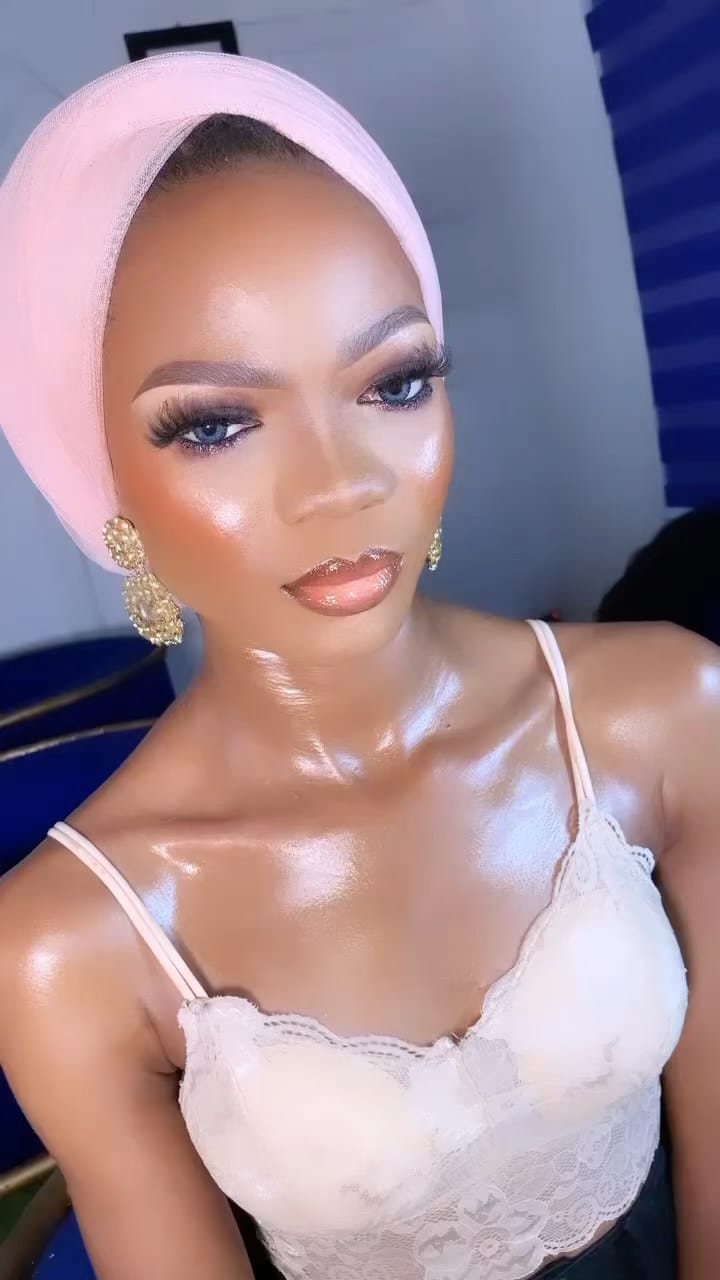 Post 10 by Professional Makeup Artist in CANADA  🇨🇦 on Instagram (video)