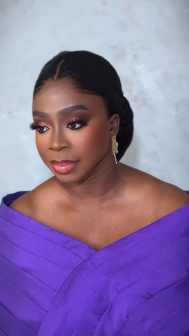 Post 2 by Professional Makeup Artist in CANADA  🇨🇦 on Instagram (video)