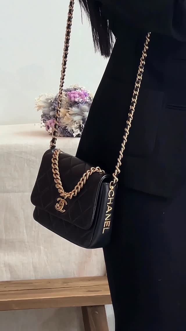 Post 1 by Adore Vintage Buy&Sell Luxury on Instagram (video)