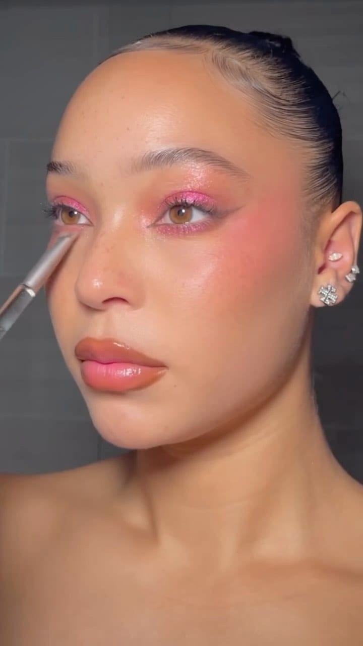 Post 5 by MAKEUP & MEMES BLOG on Instagram (video)
