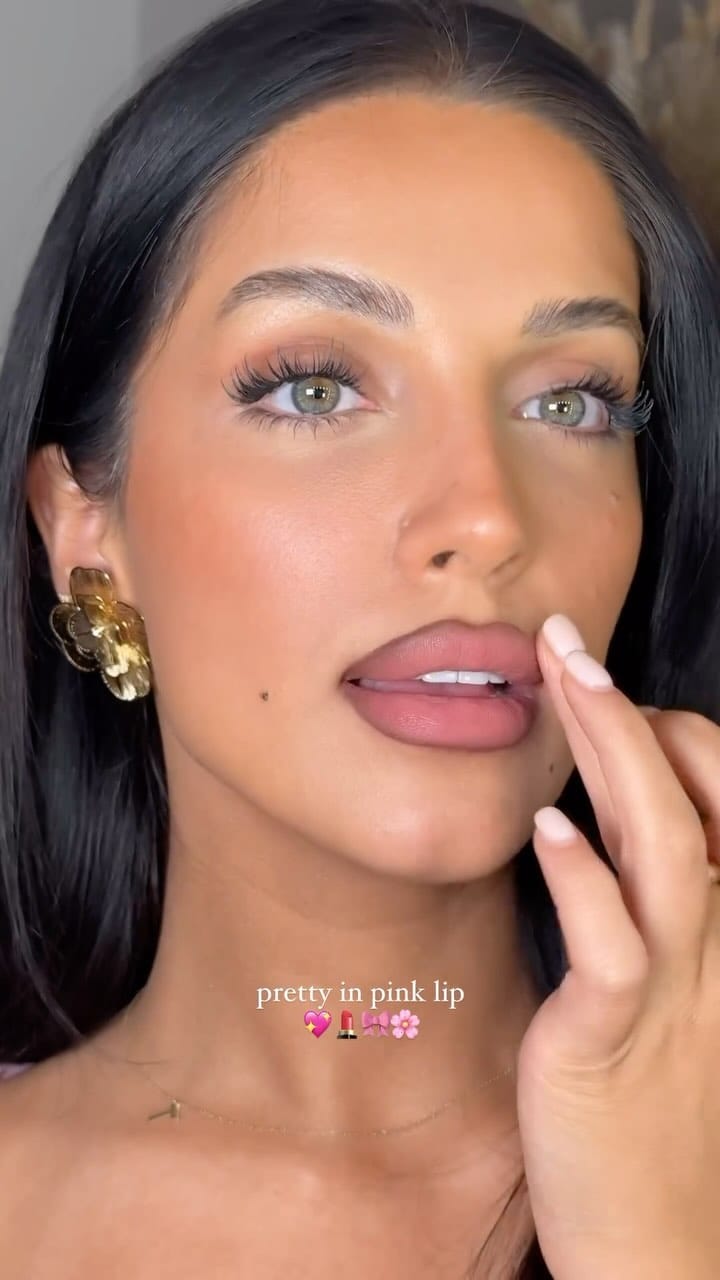 Post 4 by MAKEUP & MEMES BLOG on Instagram (video)