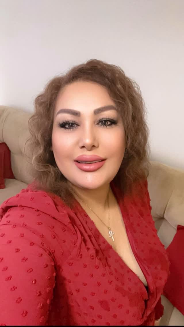 Post 4 by Montreal Makeup Artist on Instagram (video)