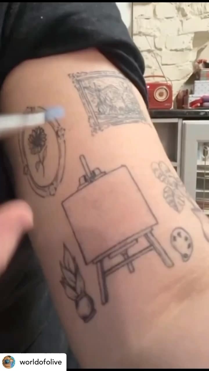 Post 4 by Curry's Artists' Materials on Instagram (video)