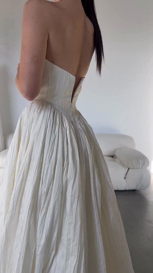 Post 3 by Aesling | Refined bridal design on Instagram (video)
