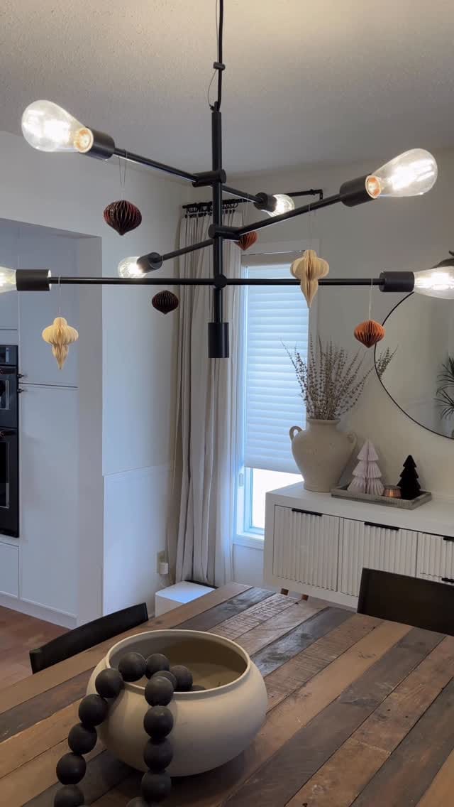Post 3 by Lauren | home stylist on Instagram (video)