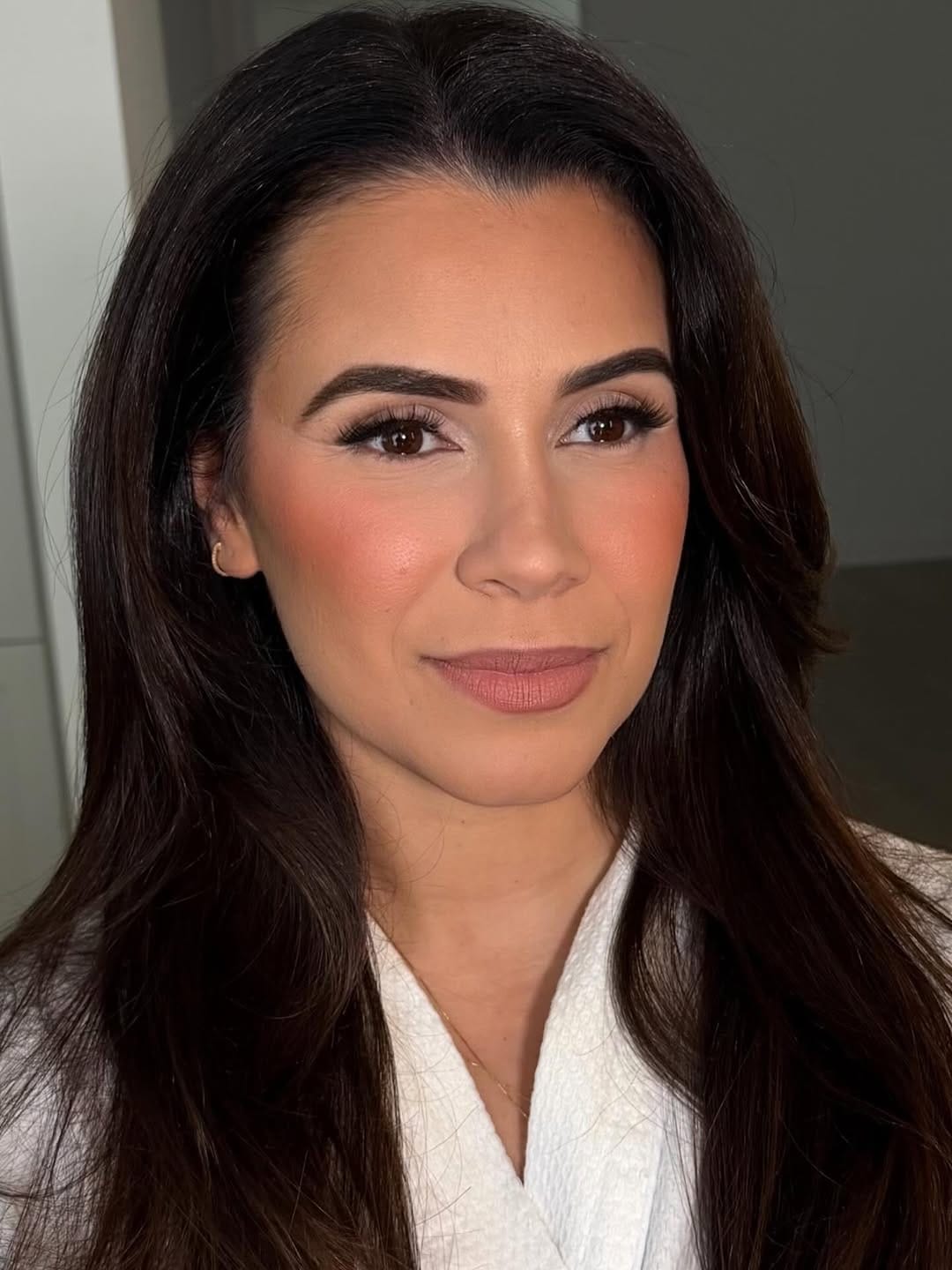 Post 1 by MUAVEE MAKEUP STUDIO on Instagram (carousel)