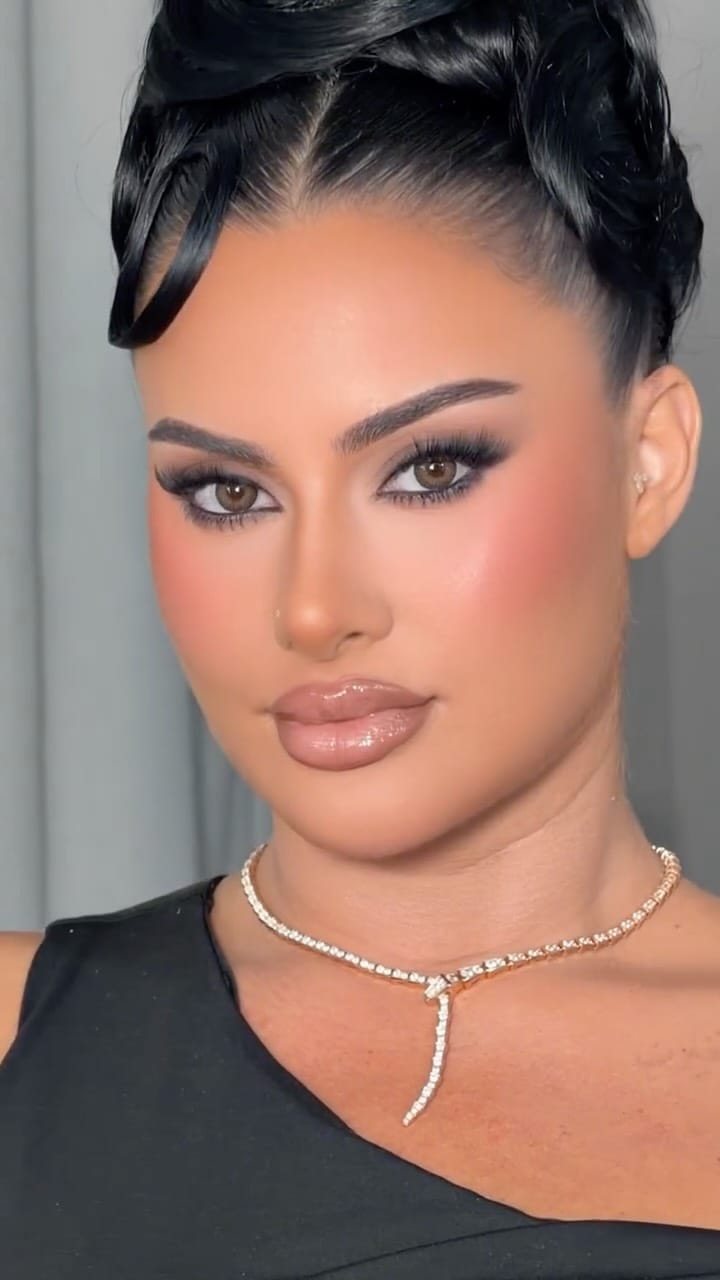 Post 3 by MUAVEE MAKEUP STUDIO on Instagram (video)