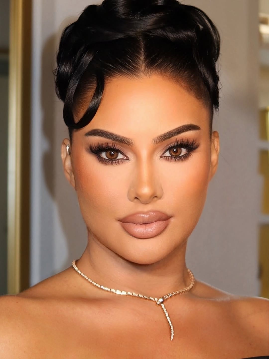 Post 4 by MUAVEE MAKEUP STUDIO on Instagram (carousel)