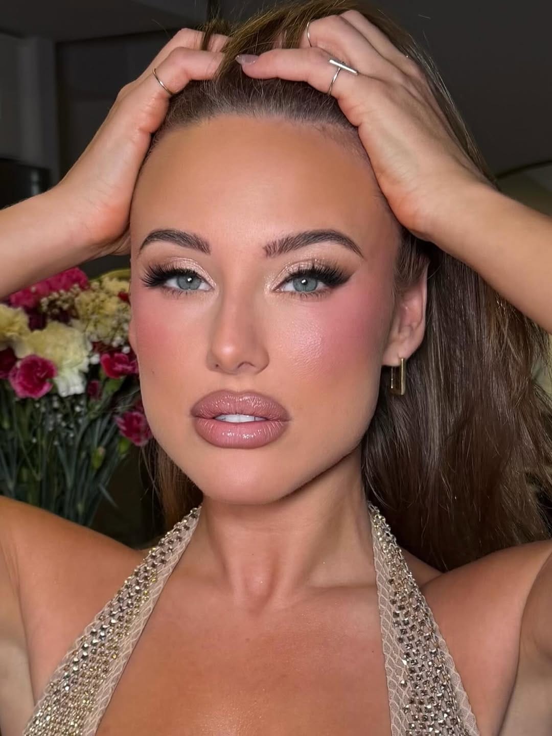 Post 9 by MUAVEE MAKEUP STUDIO on Instagram (carousel)