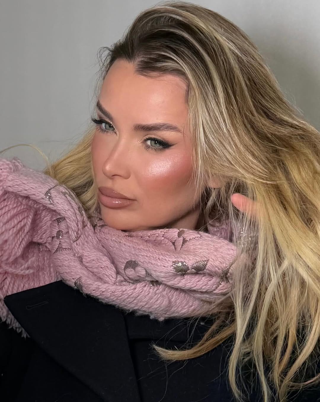 Post 8 by MUAVEE MAKEUP STUDIO on Instagram (image)