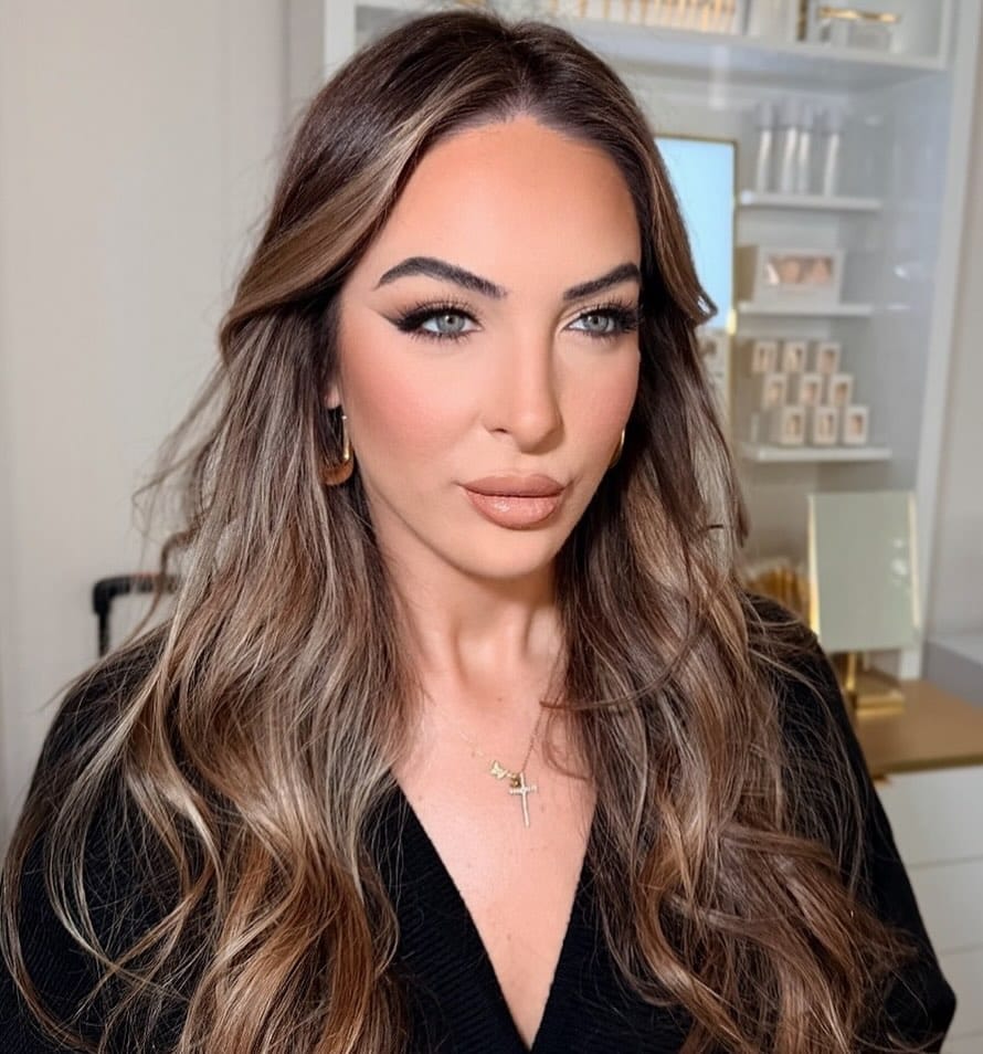 Post 10 by MUAVEE MAKEUP STUDIO on Instagram (image)