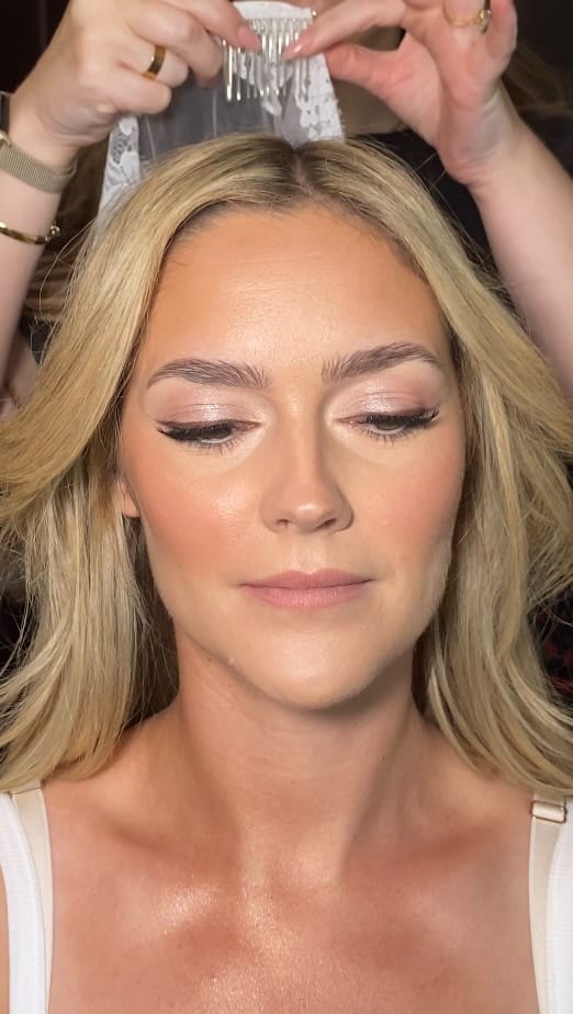 Post 9 by GOLD COAST | BYRON BAY HAIR + MAKEUP ARTIST on Instagram (video)