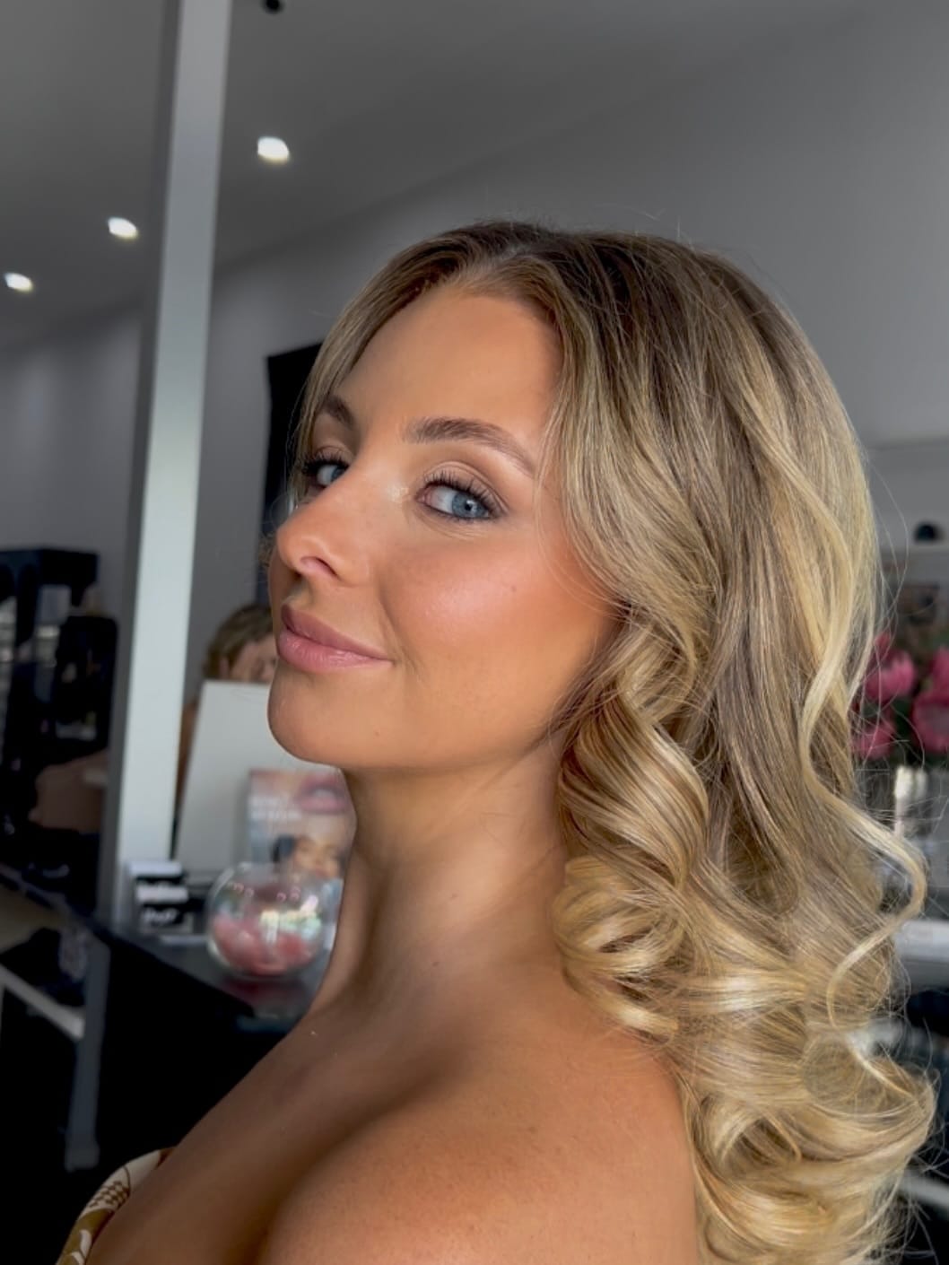 Post 2 by GOLD COAST | BYRON BAY HAIR + MAKEUP ARTIST on Instagram (carousel)