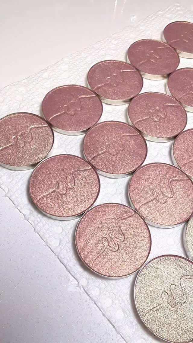 Post 4 by Emme Cosmetics on Instagram (video)