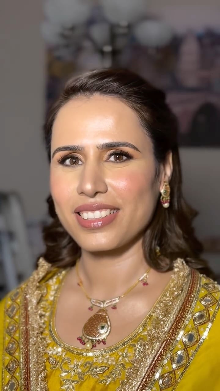 Post 9 by MANJOT KAUR I EDMONTON MAKEUP ARTIST on Instagram (video)