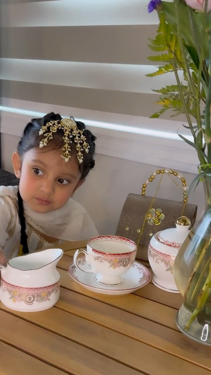 Post 4 by MANJOT KAUR I EDMONTON MAKEUP ARTIST on Instagram (video)