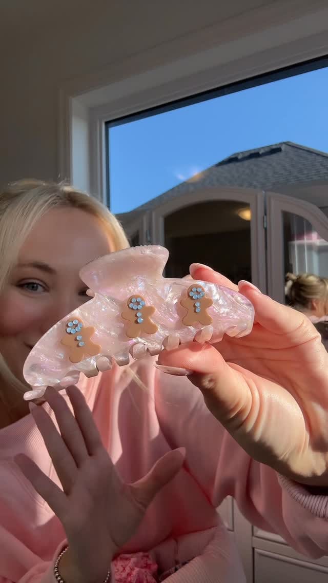 Post 4 by BEYOND SCRUNCHIES✨ on Instagram (video)