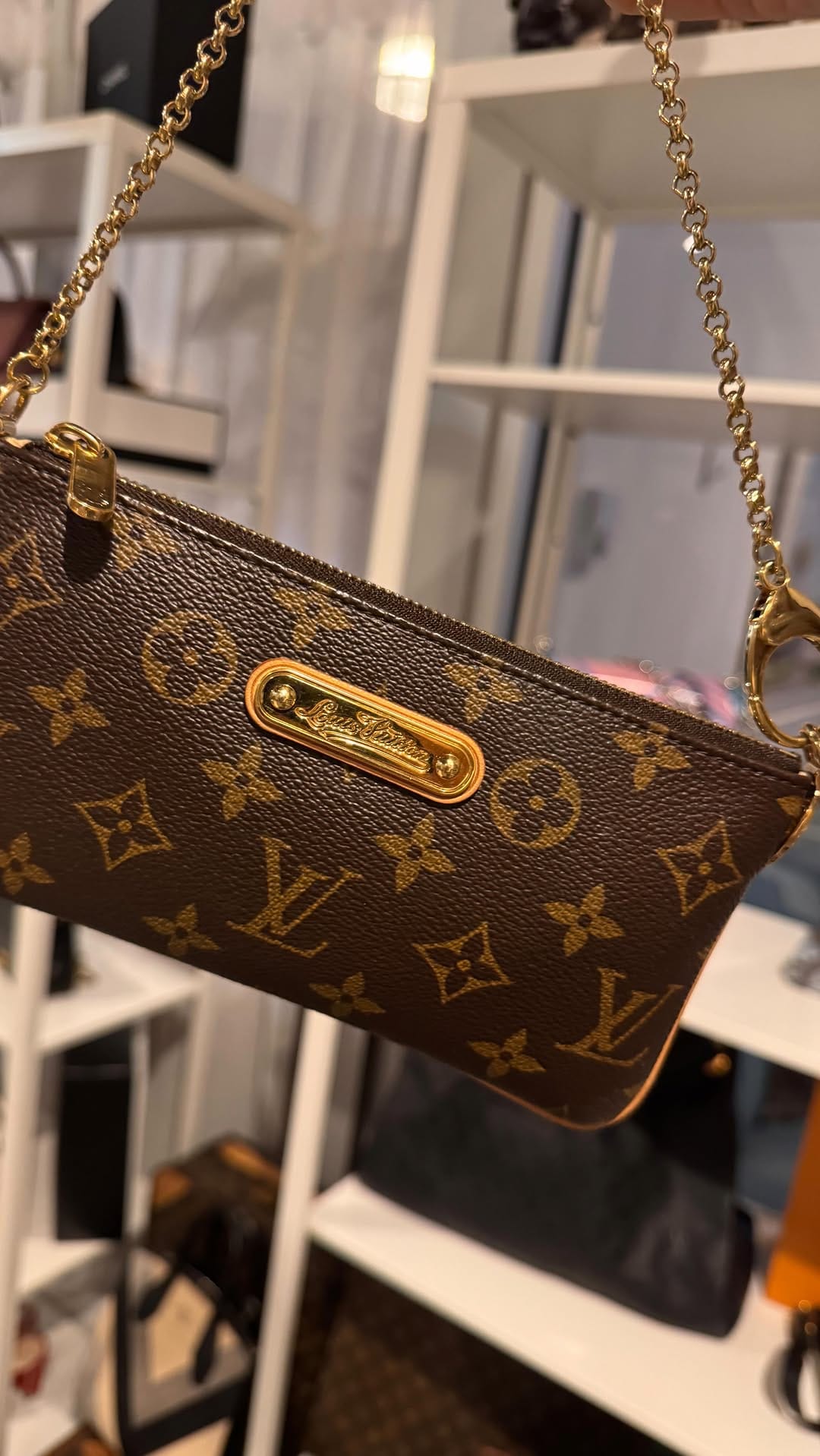 Post 10 by Love that Bag etc on Instagram (video)