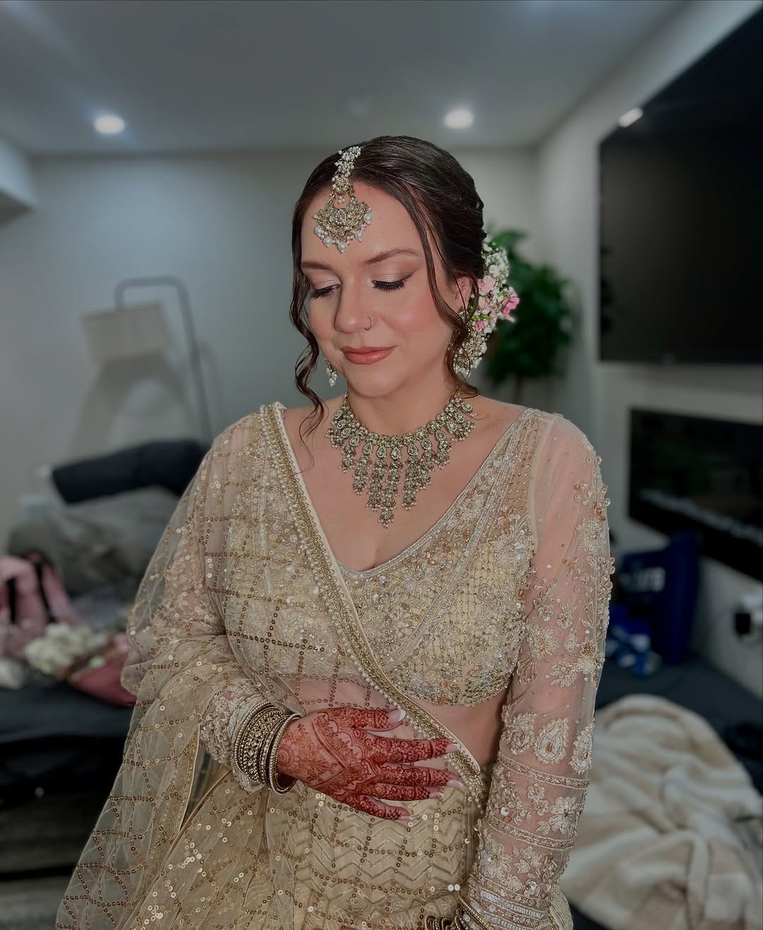 Post 8 by Simran Khurana- TORONTO MAKEUP AND HAIR ARTIST on Instagram (carousel)
