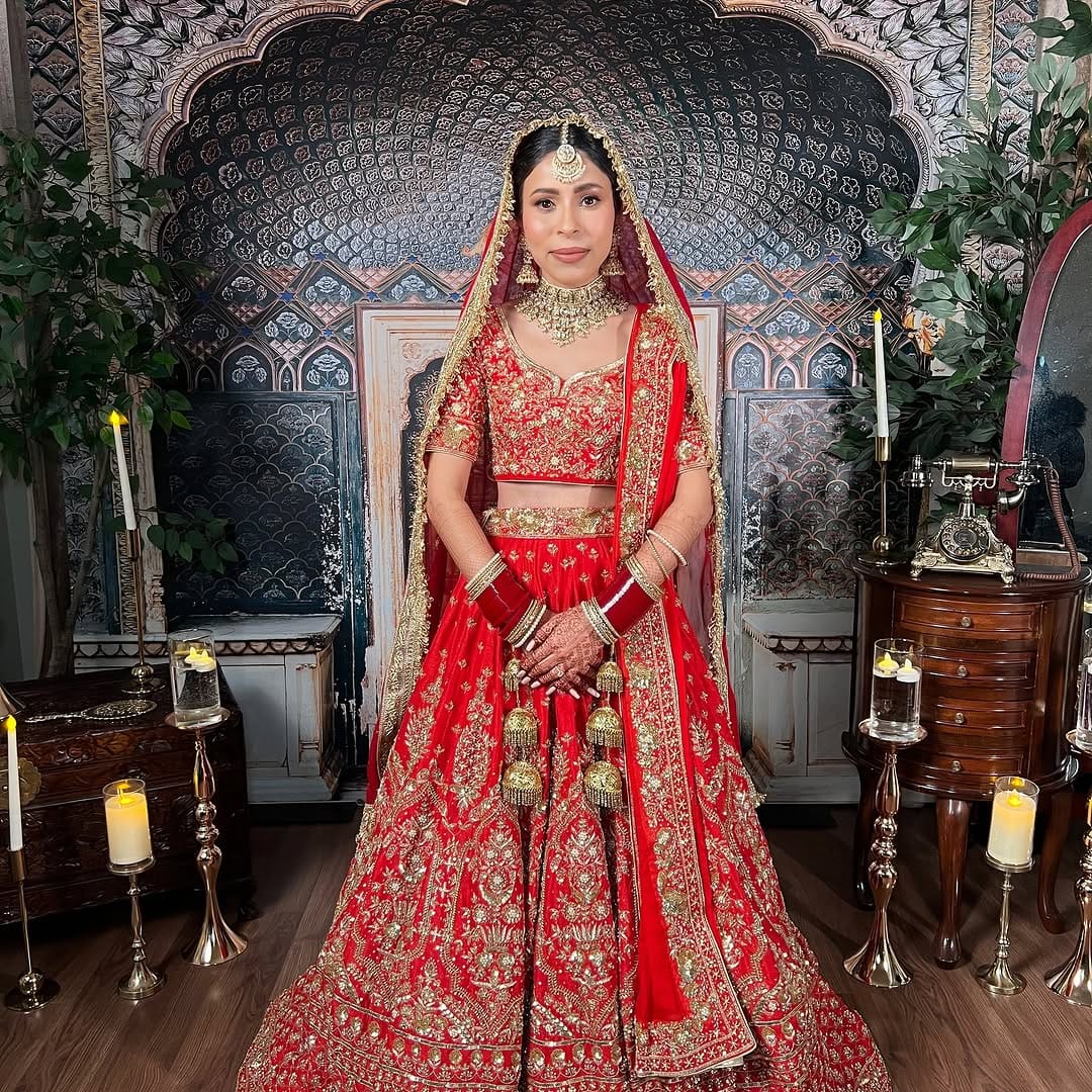 Post 9 by Simran Khurana- TORONTO MAKEUP AND HAIR ARTIST on Instagram (carousel)