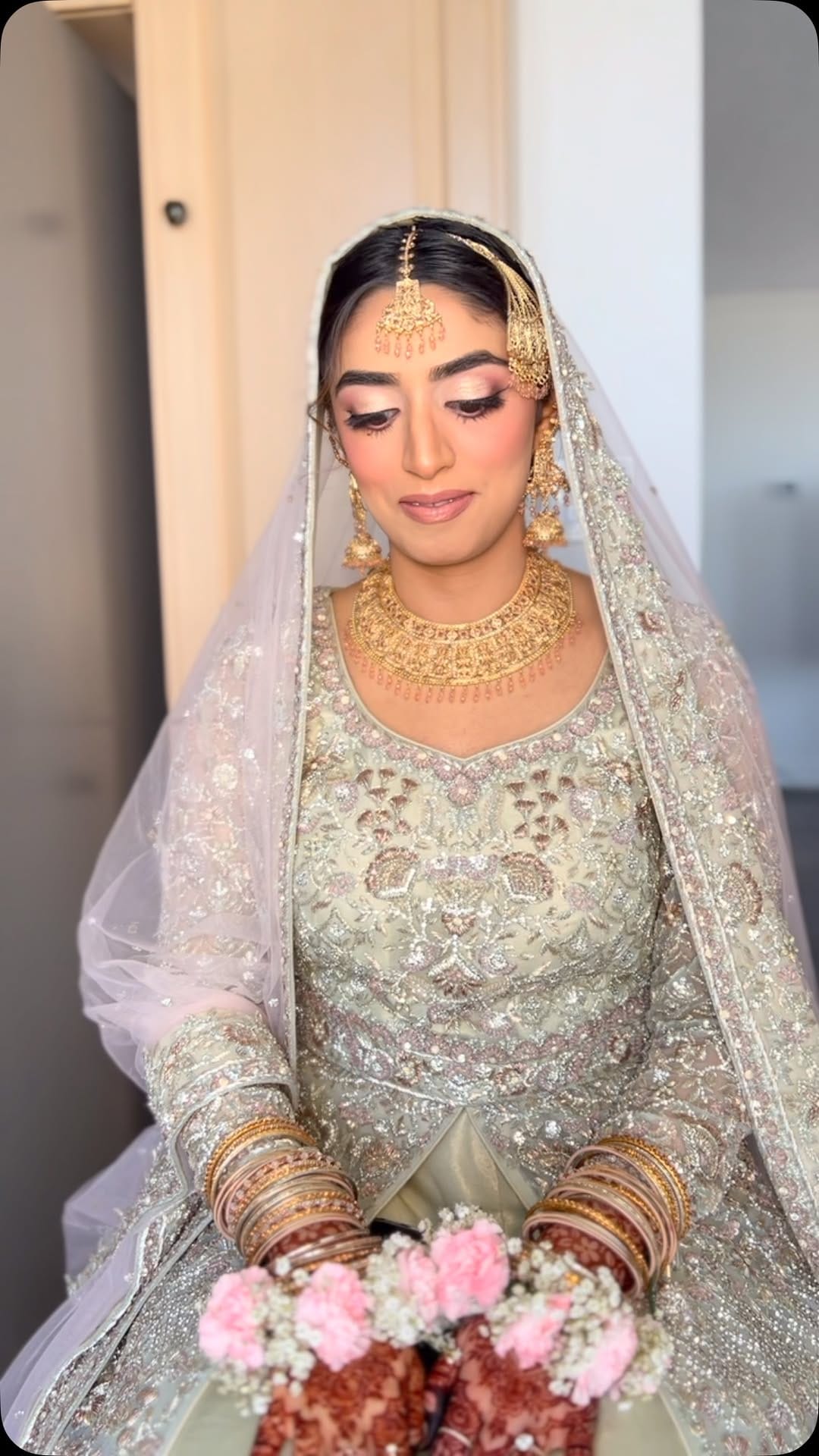 Post 7 by Simran Khurana- TORONTO MAKEUP AND HAIR ARTIST on Instagram (video)