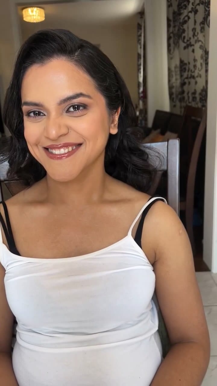 Post 3 by Simran Khurana- TORONTO MAKEUP AND HAIR ARTIST on Instagram (video)