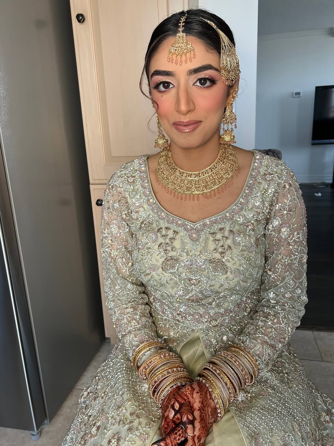 Post 6 by Simran Khurana- TORONTO MAKEUP AND HAIR ARTIST on Instagram (carousel)