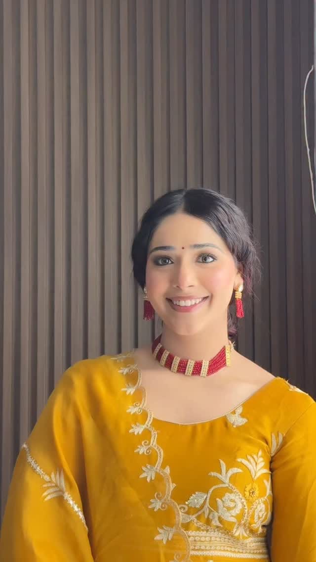 Post 3 by Aarzoo Sehdev on Instagram (video)