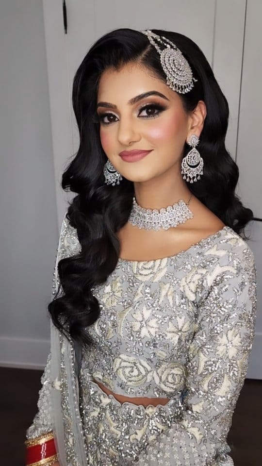 Post 10 by MEHEK • ᴍᴀᴋᴇᴜᴘ ᴀɴᴅ ʜᴀɪʀ | Bridal + Party on Instagram (video)