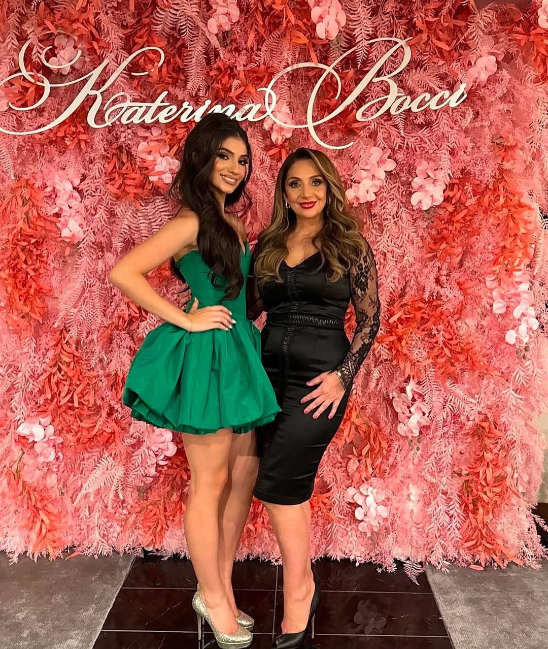 Post 9 by FLEUR GALORE WALLS DETROIT on Instagram (carousel)