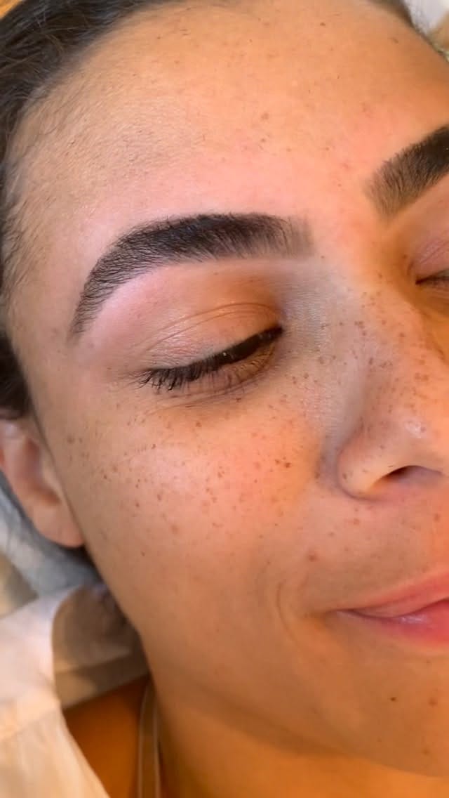 Post 5 by Laura Brows X Relume on Instagram (video)
