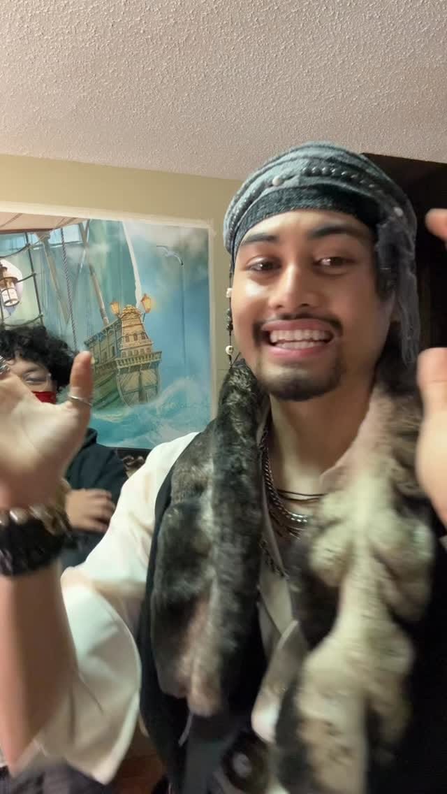 Post 1 by 𝗩𝗶𝗻𝘁𝗮𝗴𝗲 & 𝗦𝘁𝗿𝗲𝗲𝘁𝘄𝗲𝗮𝗿 on Instagram (video)