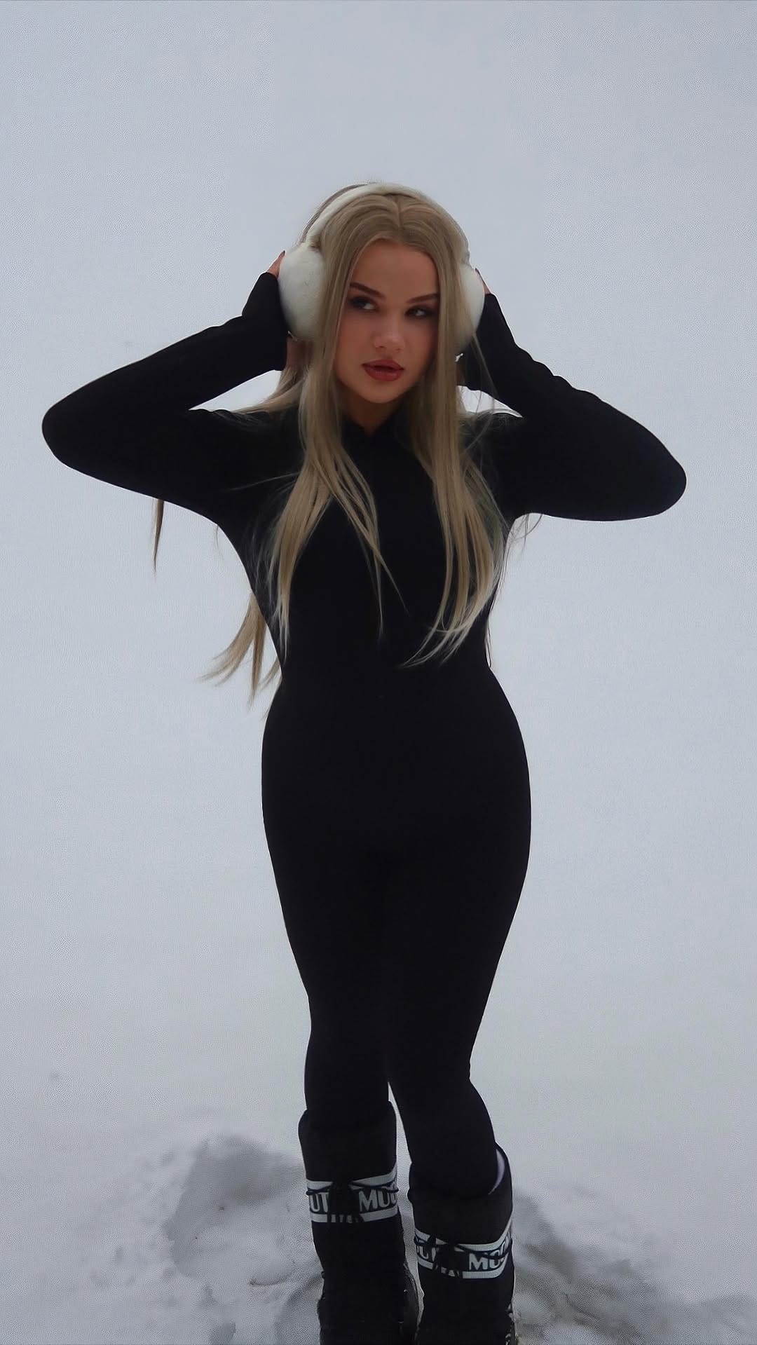 Post 4 by Klaudia on Instagram (video)