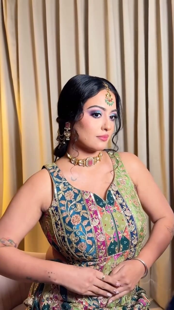 Post 6 by Simran Rekhi on Instagram (video)