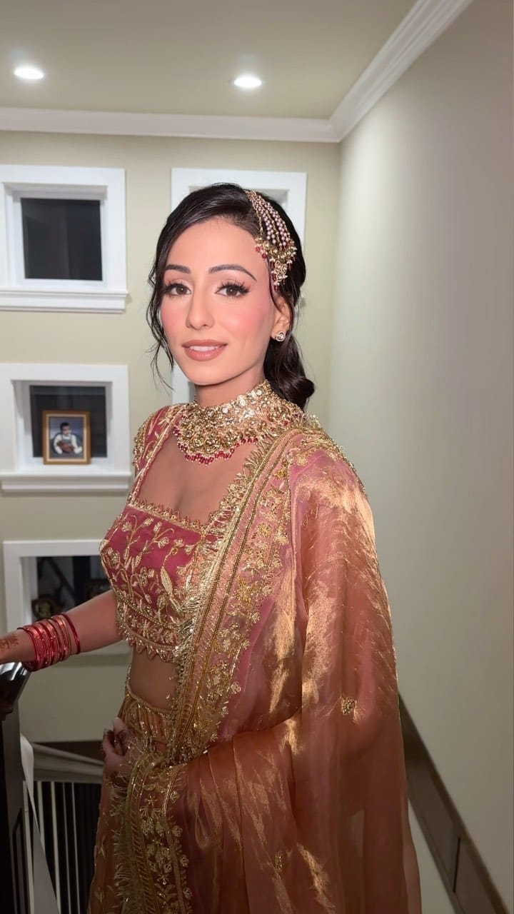 Post 9 by A M N A 🇵🇰🇨🇦 on Instagram (video)