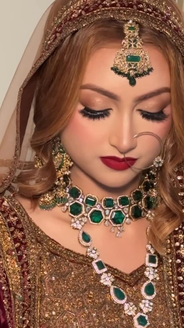 Post 7 by A M N A 🇵🇰🇨🇦 on Instagram (video)
