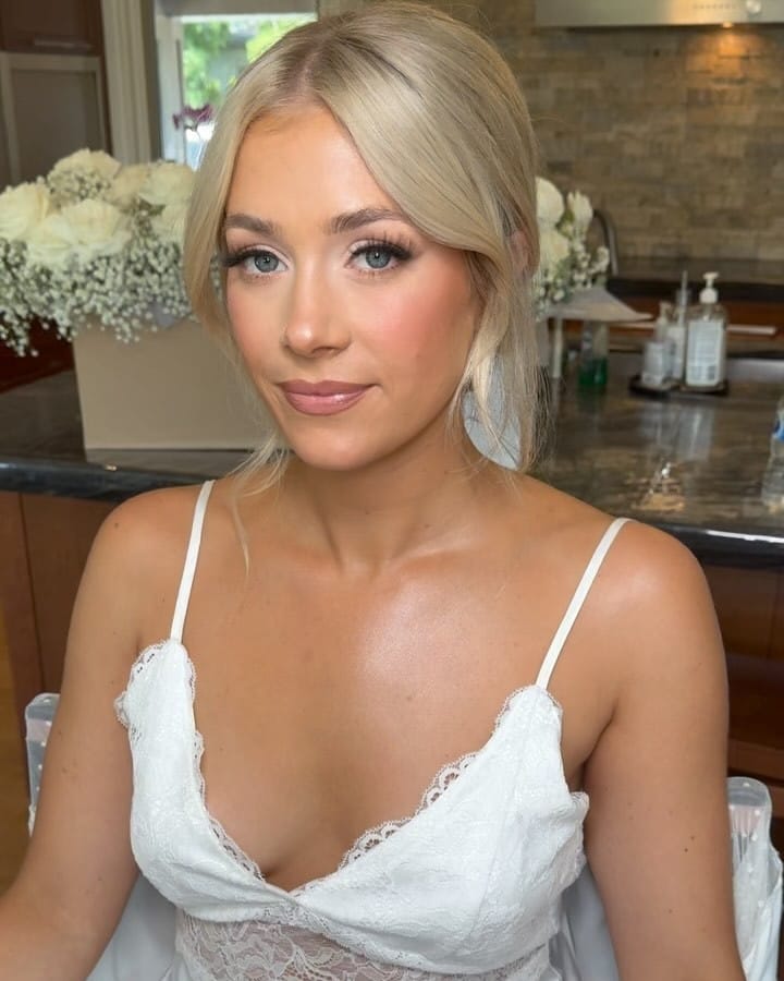 Post 10 by Justyna Makeup Artist on Instagram (carousel)