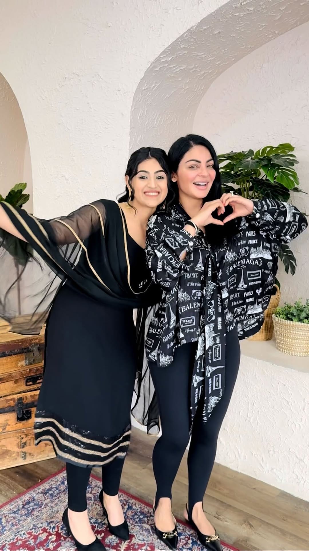 Post 10 by 𝐑𝐚𝐯𝐥𝐞𝐞𝐧 𝐊𝐚𝐮𝐫 on Instagram (video)