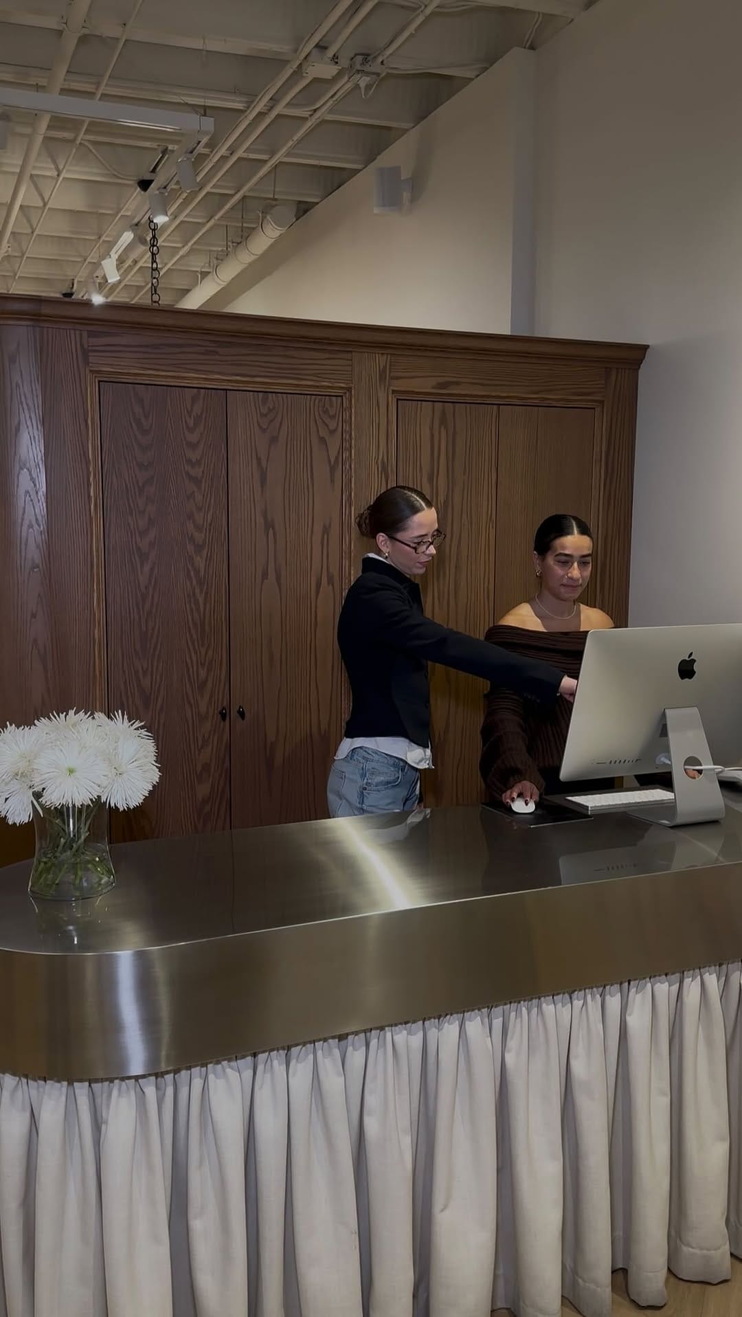 Post 6 by The Beverly Salon on Instagram (video)